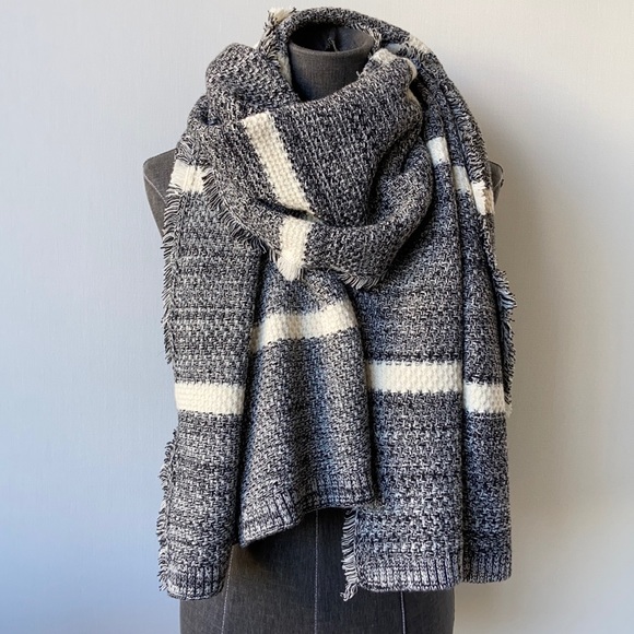 Banana Republic Large Knit Blanket Scarf - Picture 1 of 3